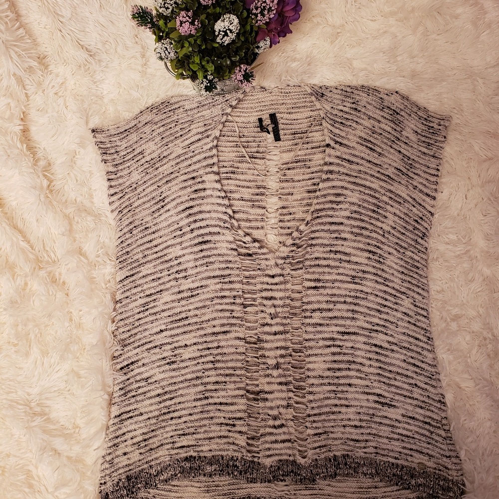 Guess marled short sleeved pullover,  size M
